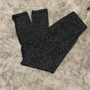 Lululemon wunder under leggings, black and white dots